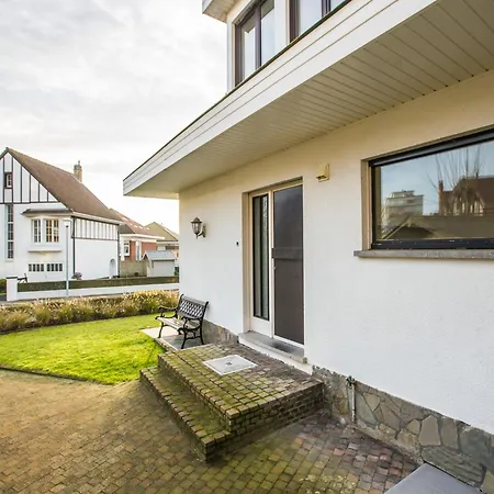 By The Sea, Cleaning Included Ferienhaus